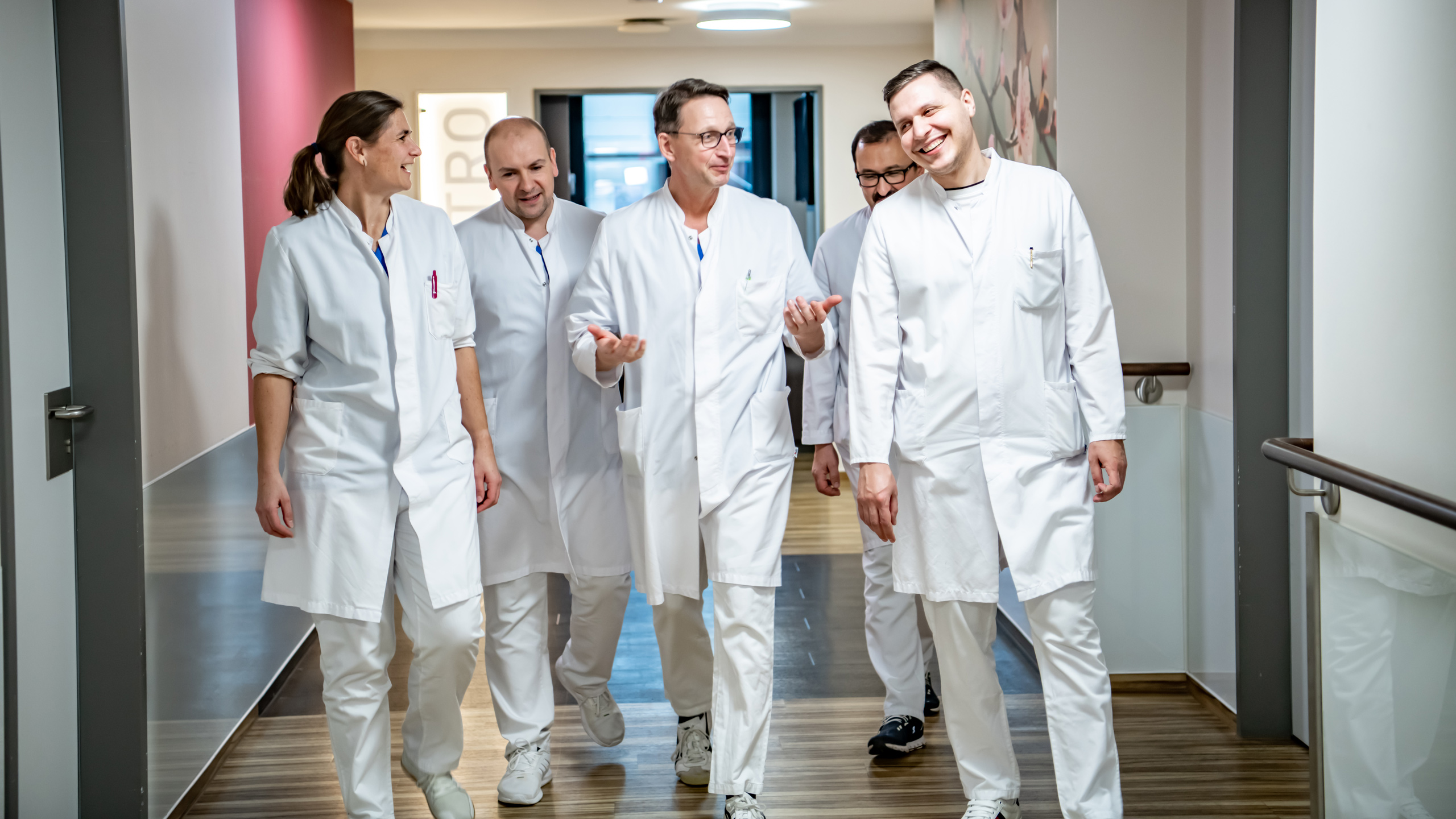 Ärzteteam bei einem Gespräch