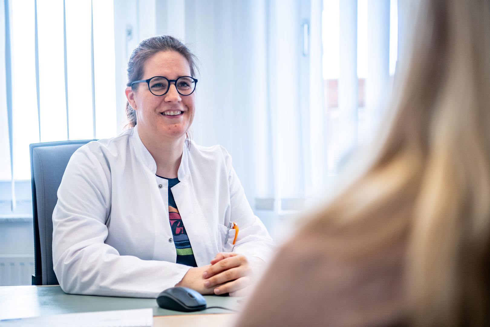 Ärztin in einem Patientengespräch